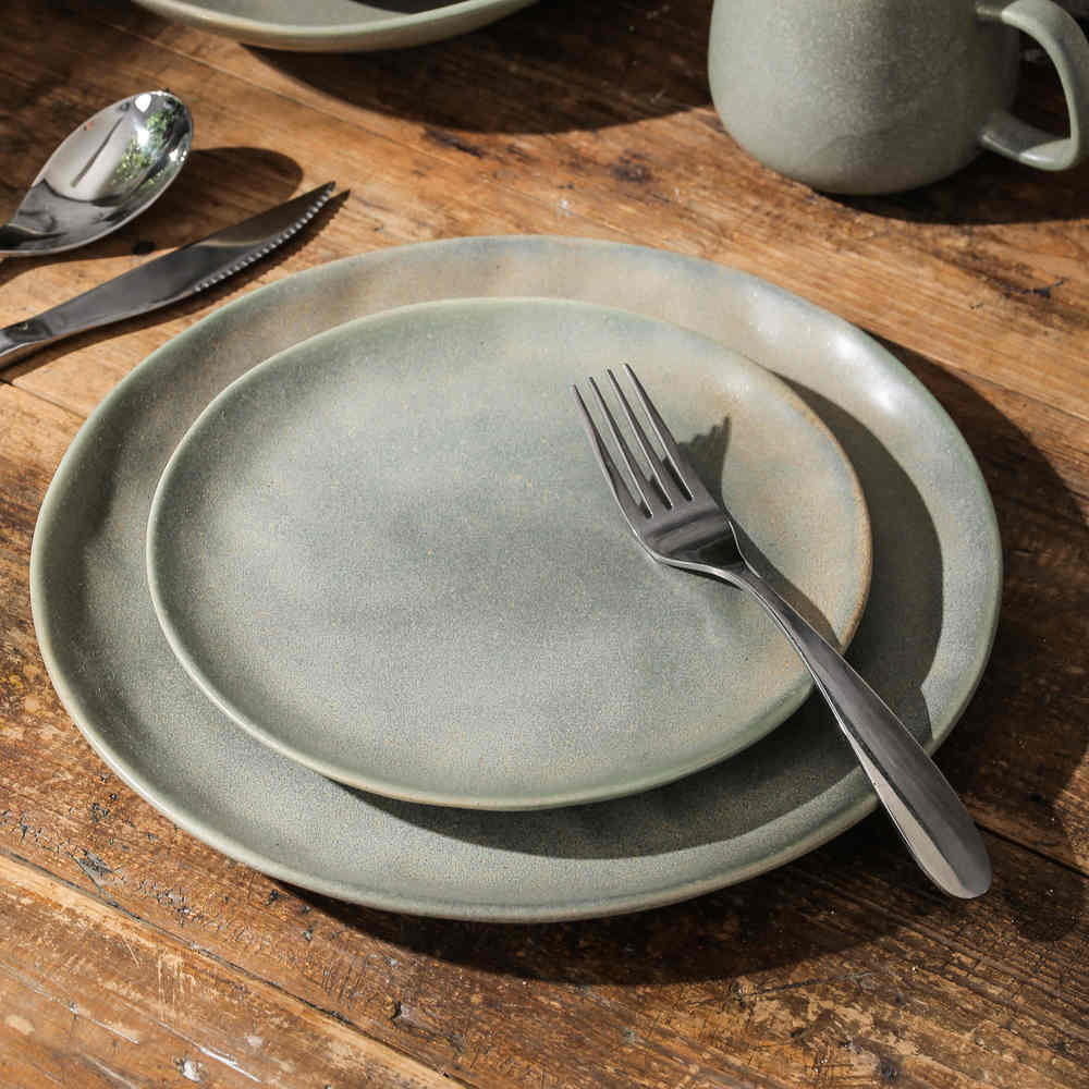Dinnerware set
