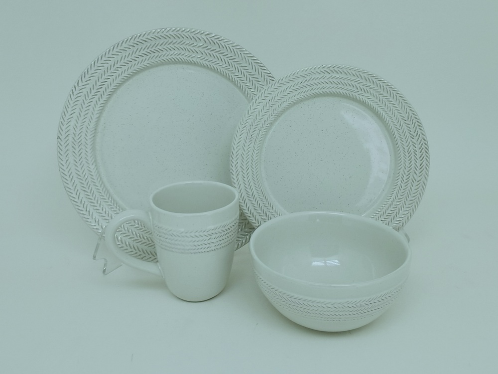 Dinnerware set