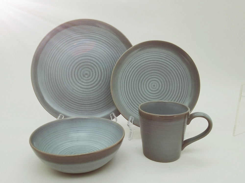 Dinnerware set