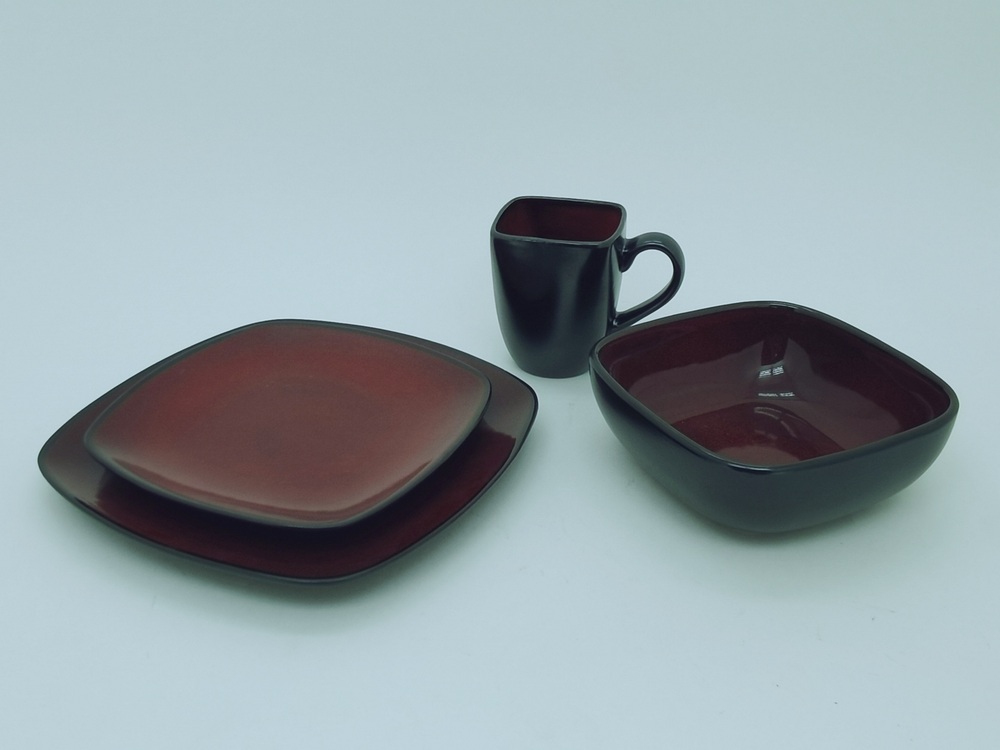 Dinnerware set