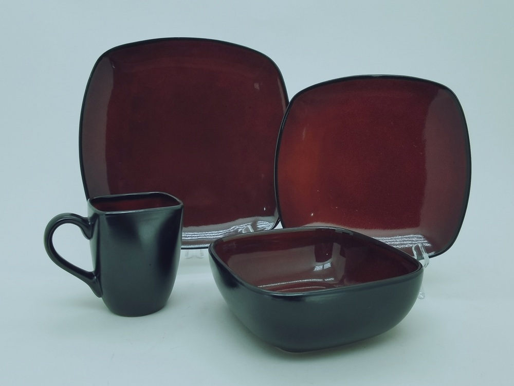 Dinnerware set