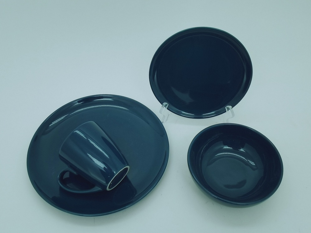 Dinnerware set
