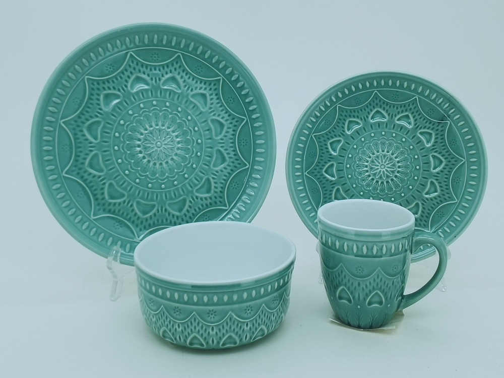 Dinnerware set
