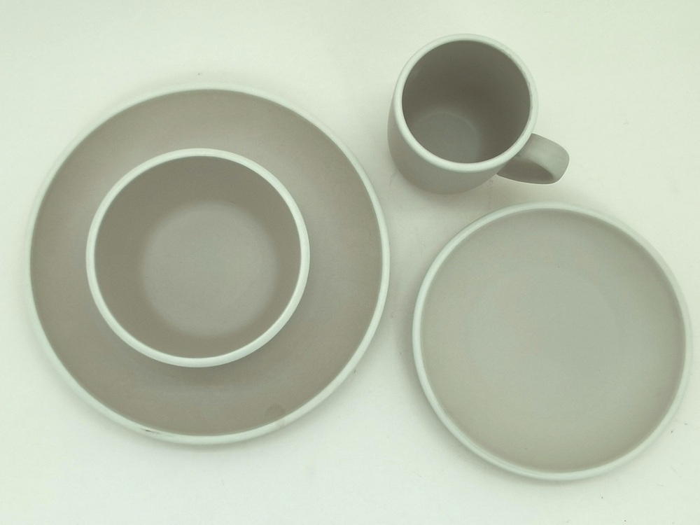 Dinnerware set