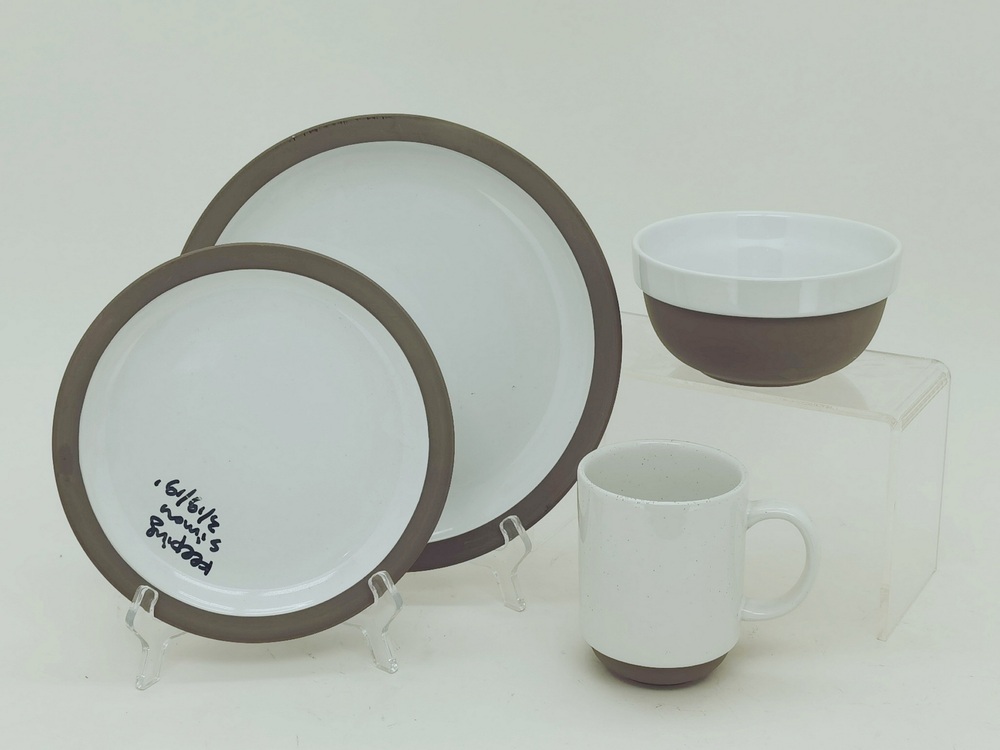 Dinnerware set
