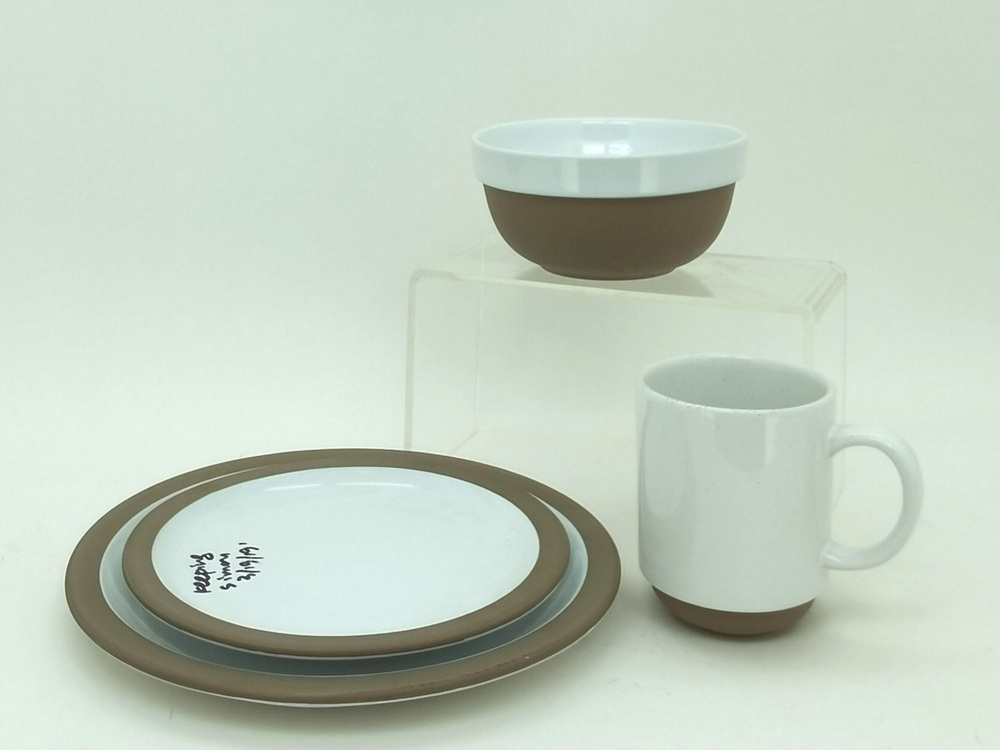Dinnerware set