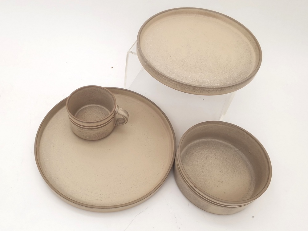 Dinnerware set