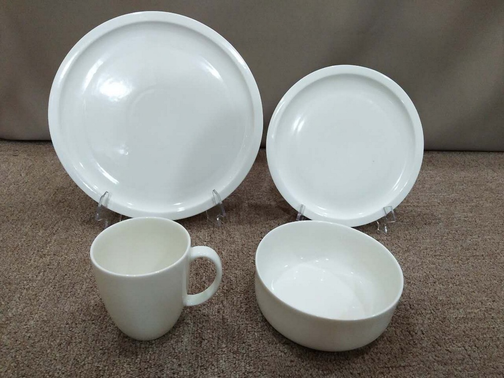 Dinnerware set