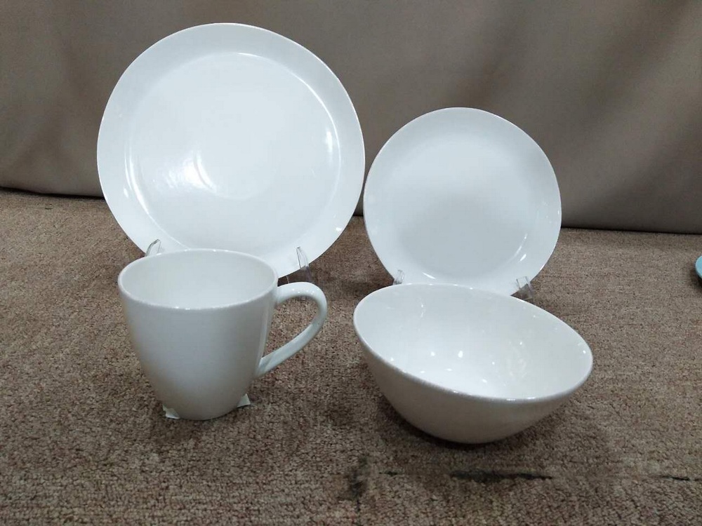 Dinnerware set