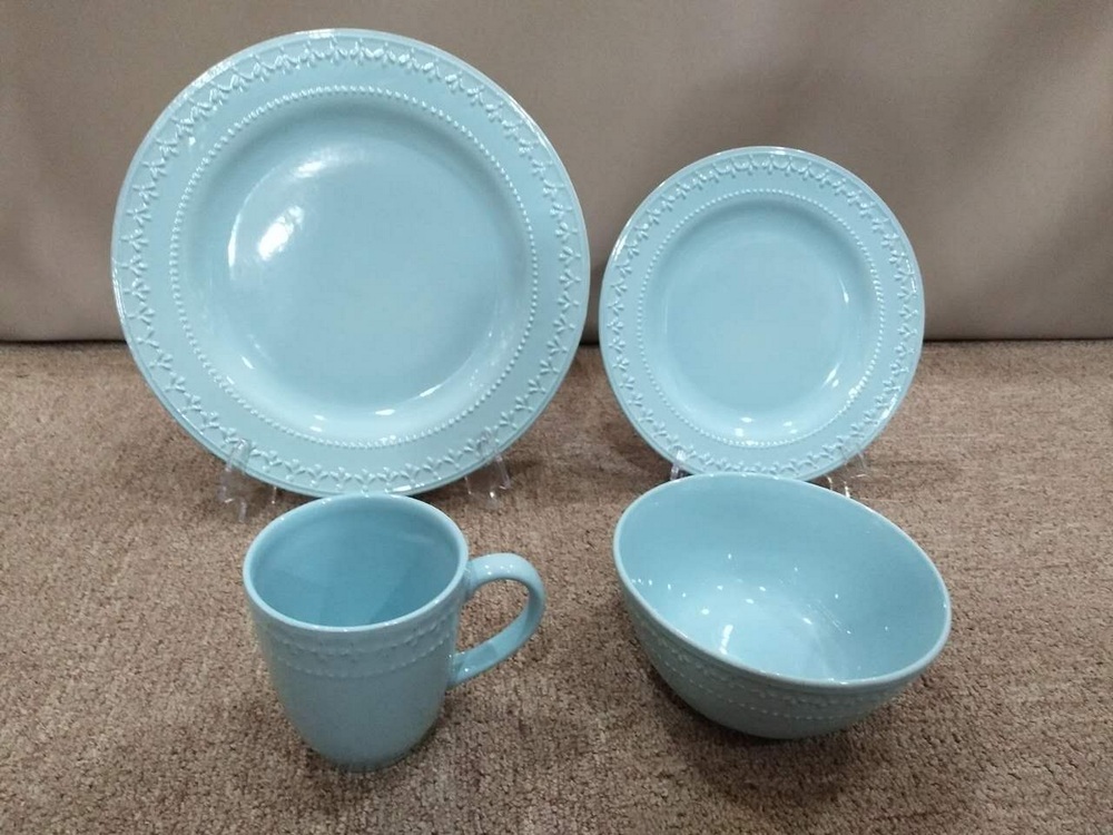 Dinnerware set