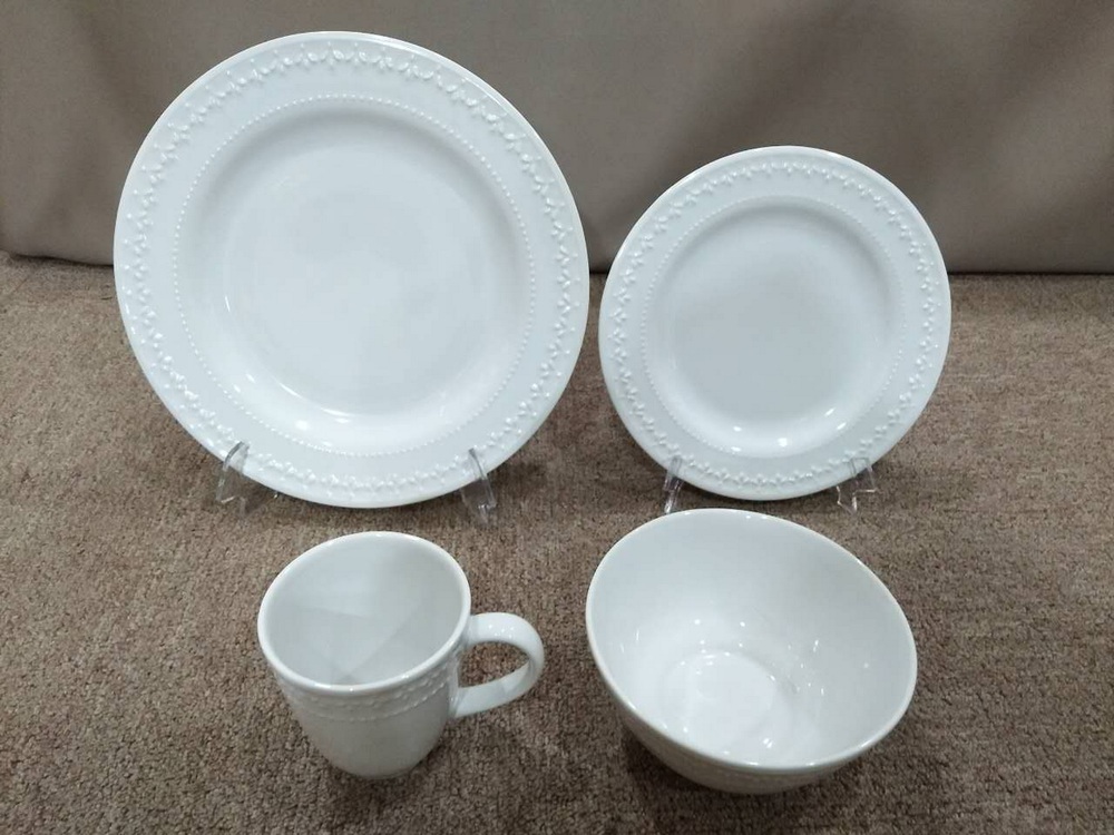 Dinnerware set