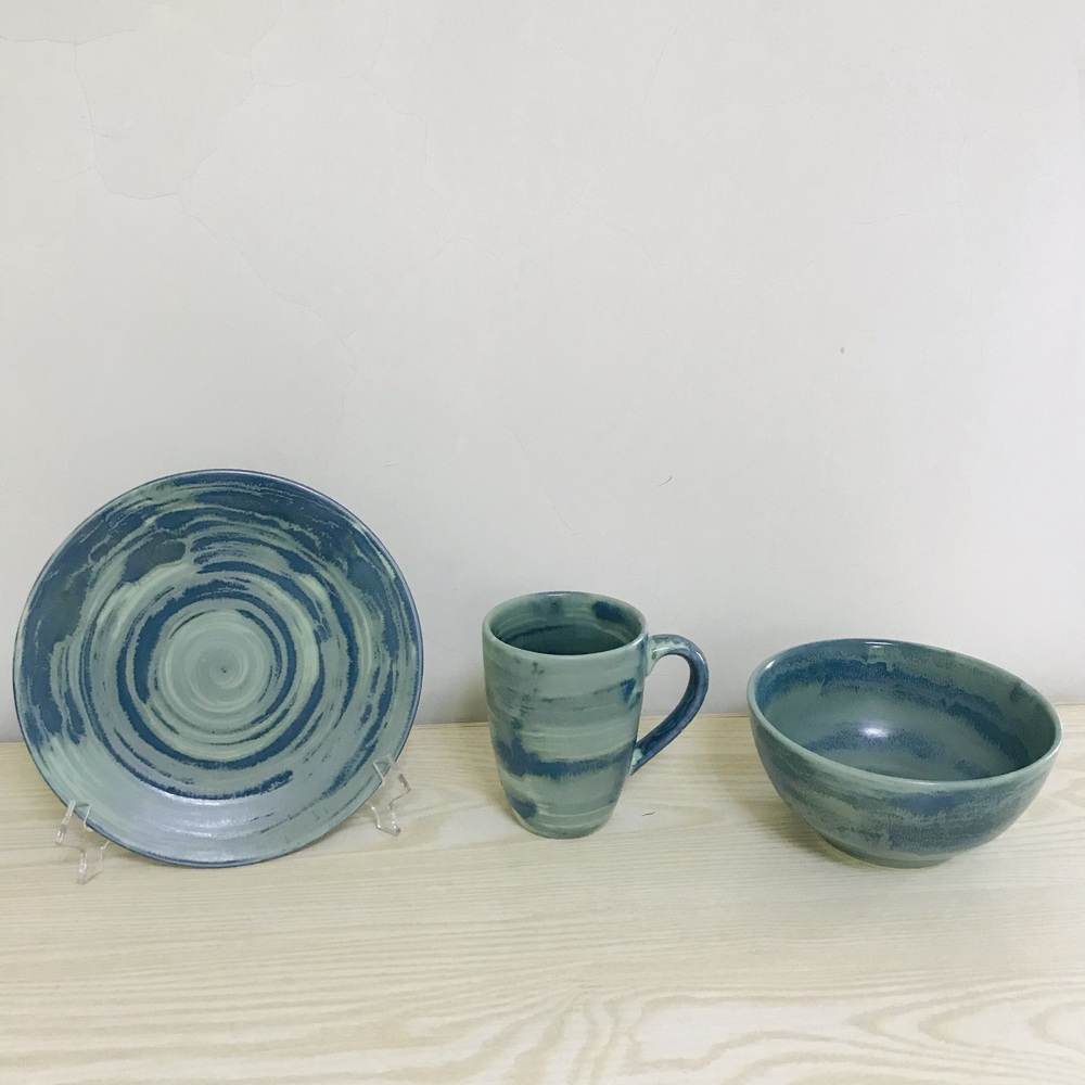 Dinnerware set
