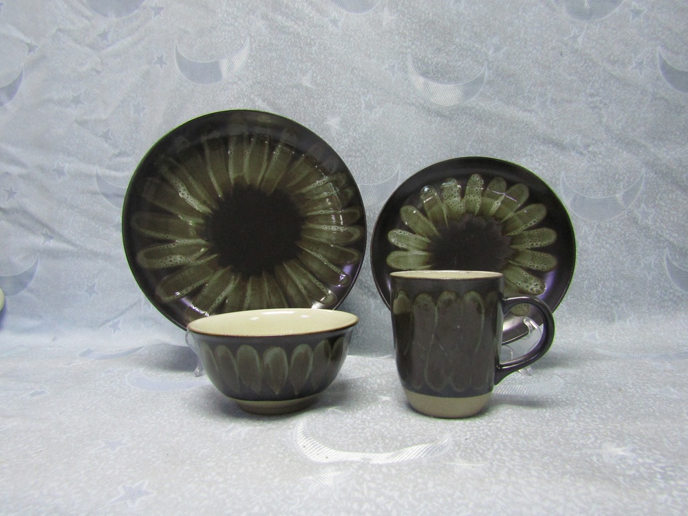 Dinnerware set
