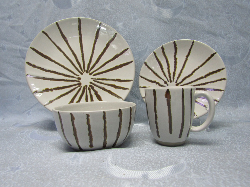 Dinnerware set