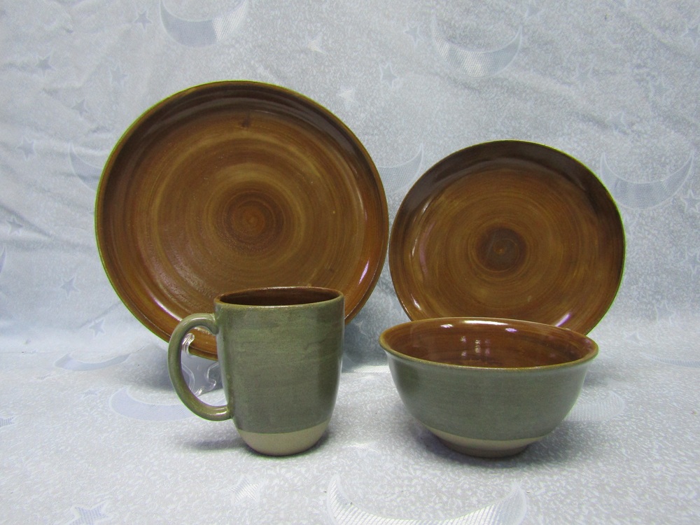 Dinnerware set