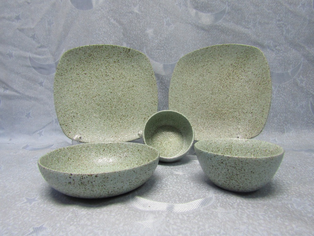 Dinnerware set