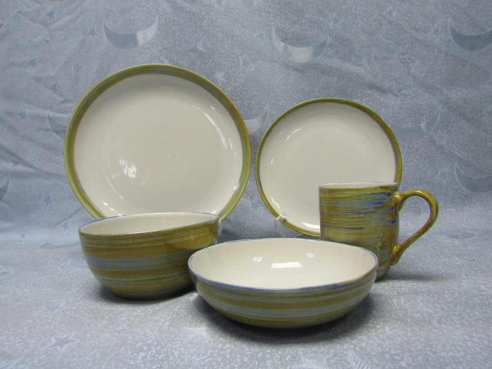 Dinnerware set