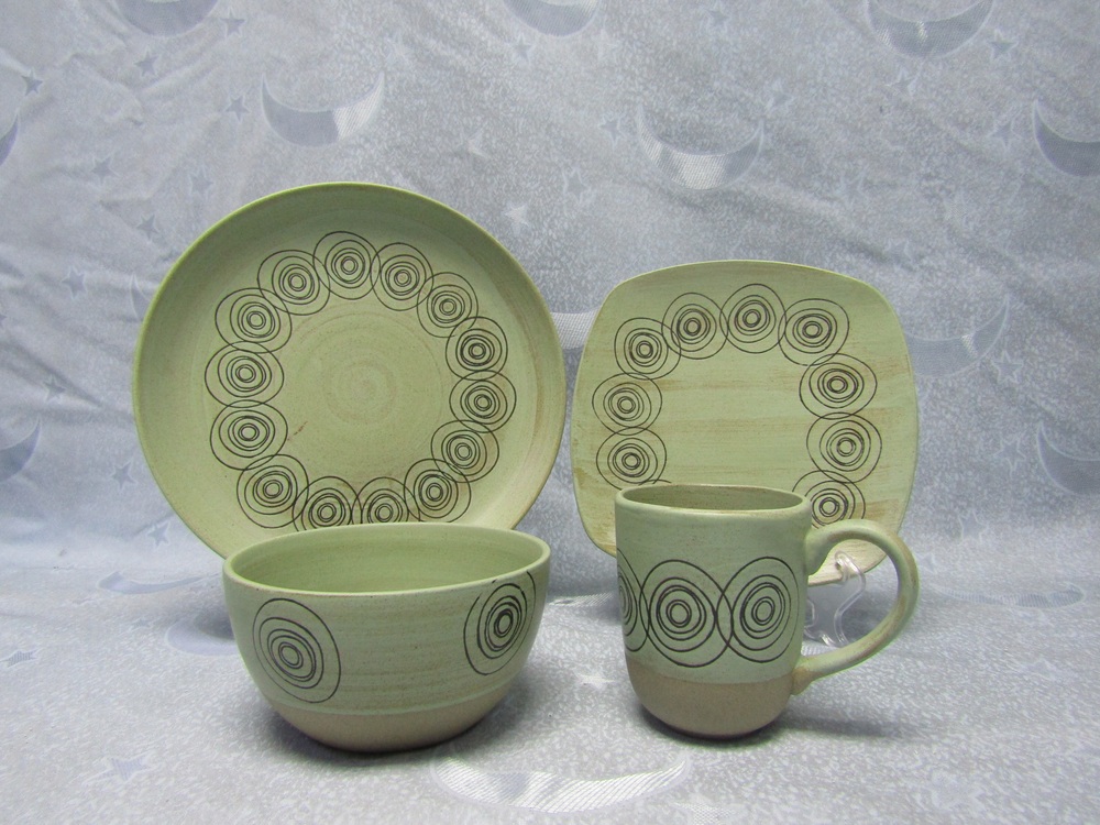 Dinnerware set