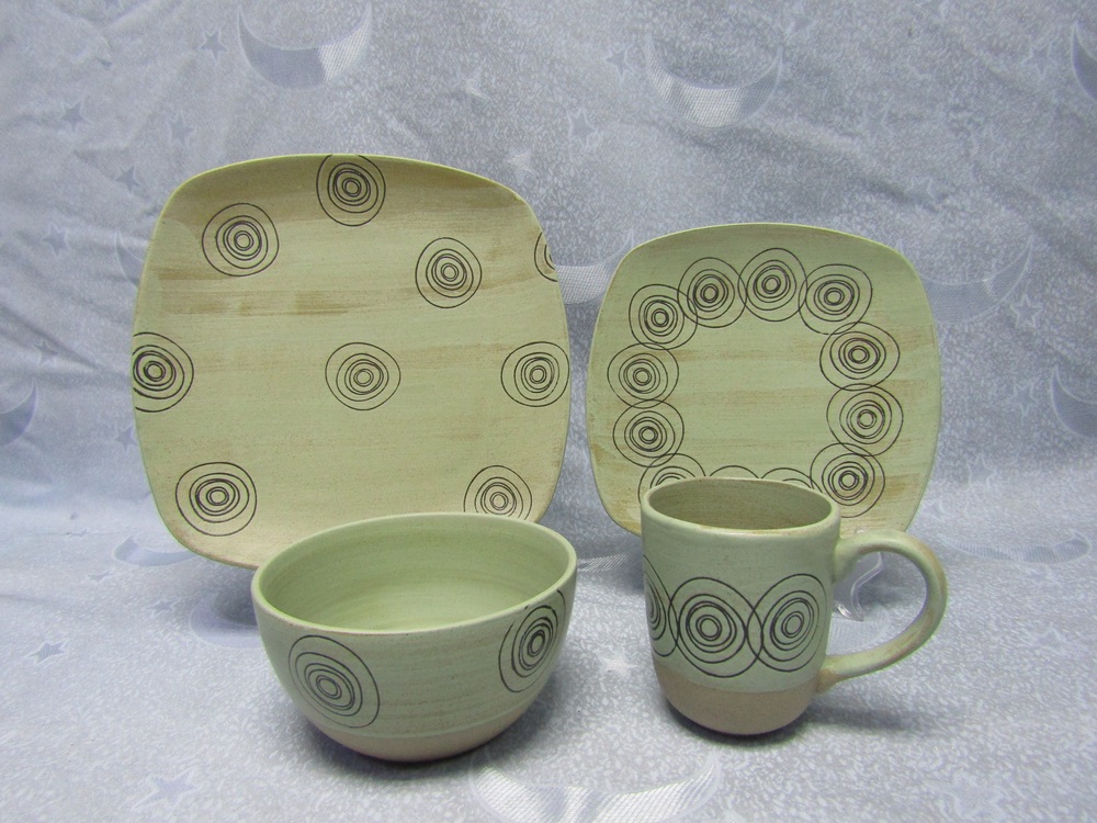 Dinnerware set