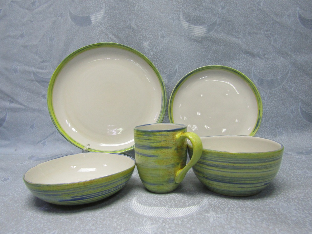 Dinnerware set