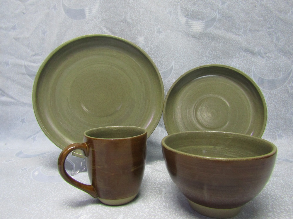 Dinnerware set