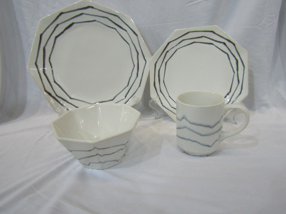 Dinnerware set
