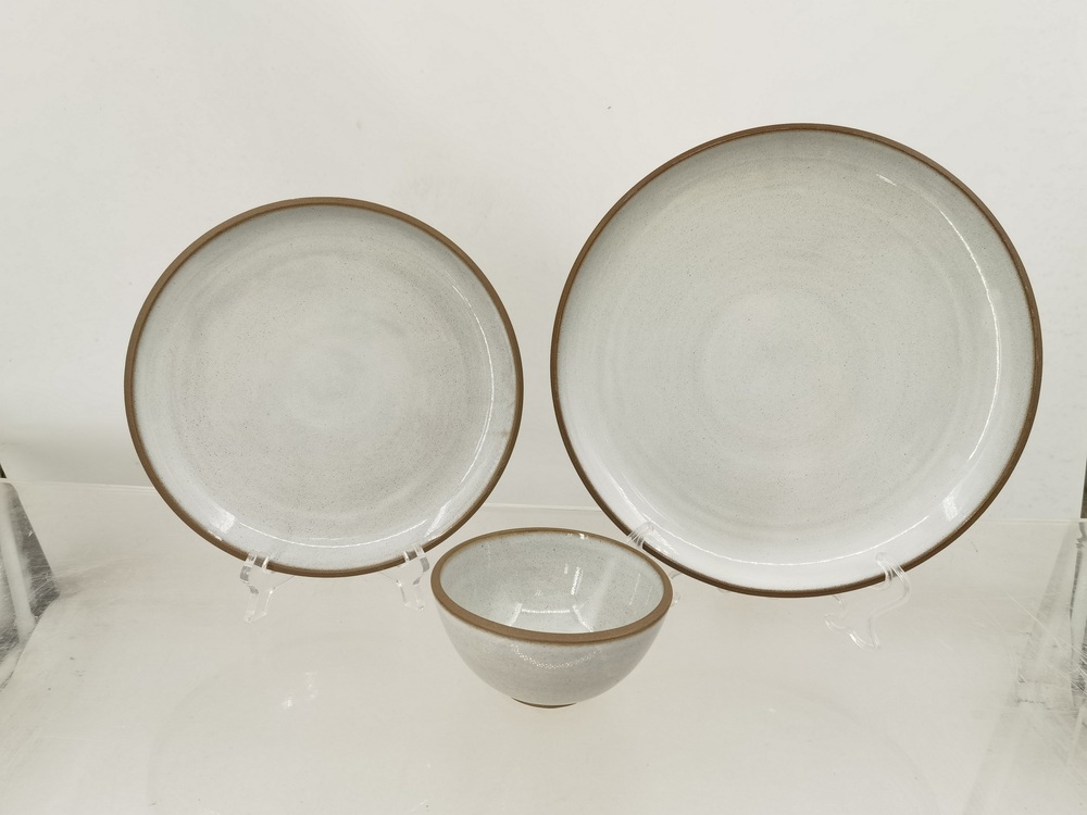 Dinnerware set