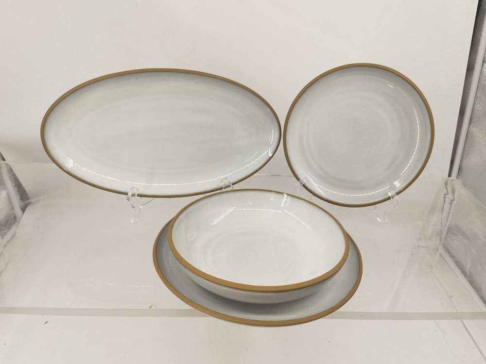 Dinnerware set