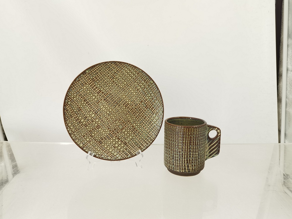 Dinnerware set