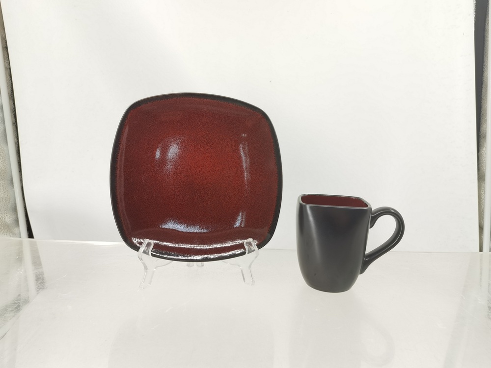 Dinnerware set