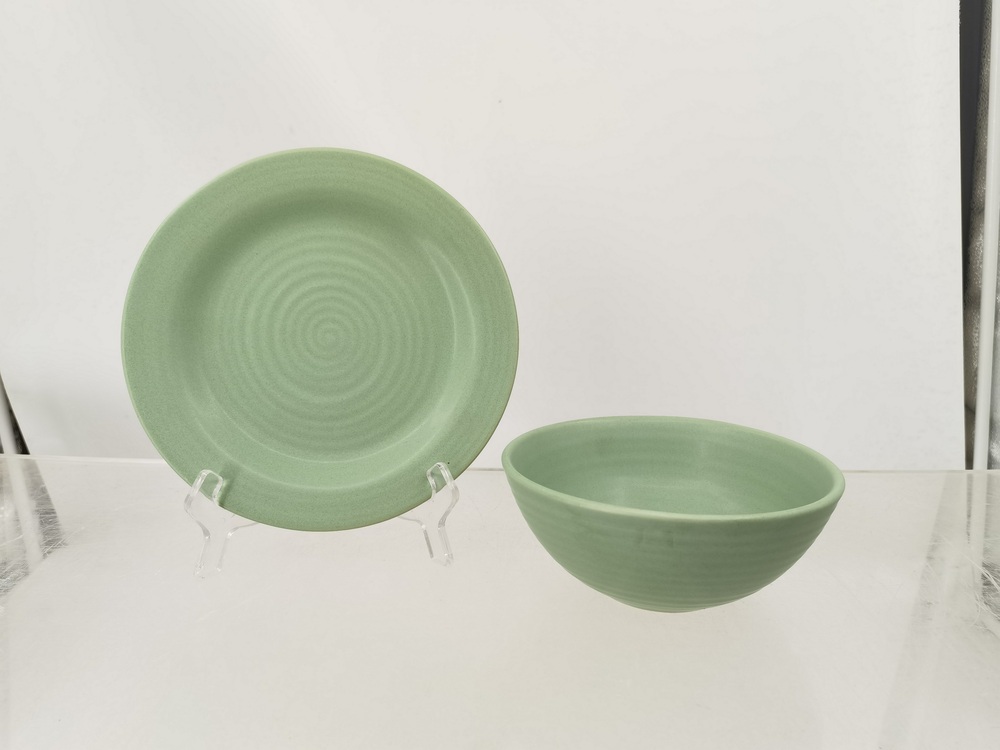 Dinnerware set