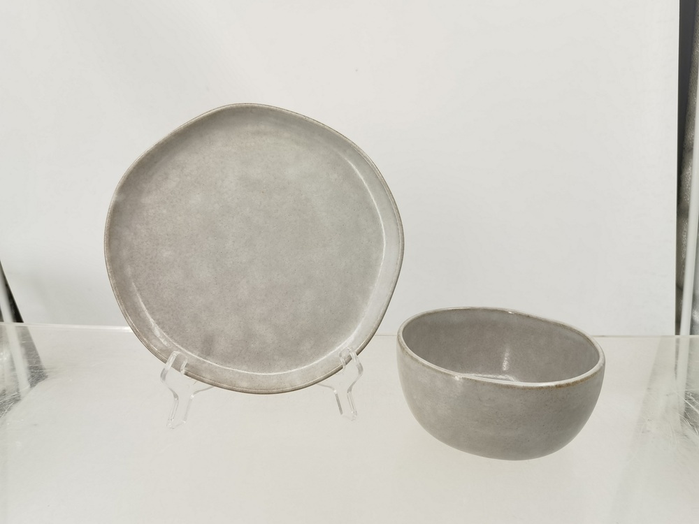 Dinnerware set
