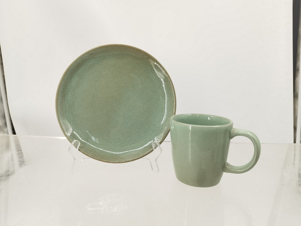 Dinnerware set