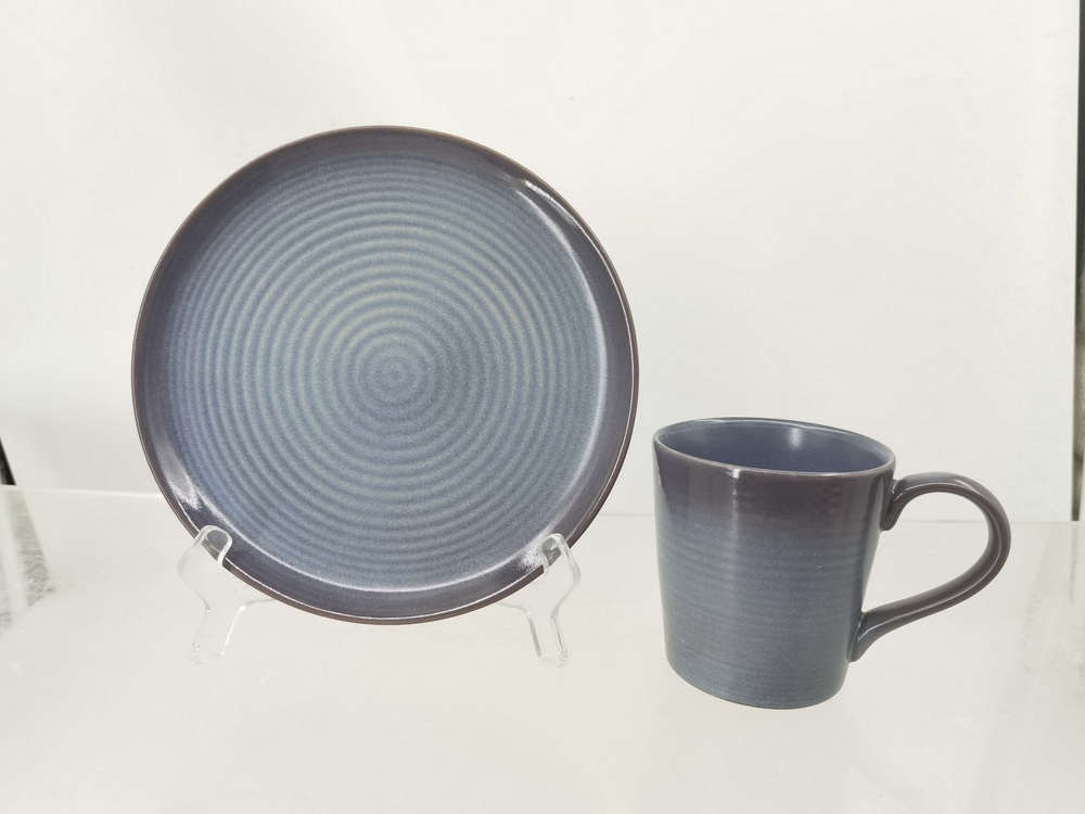 Dinnerware set