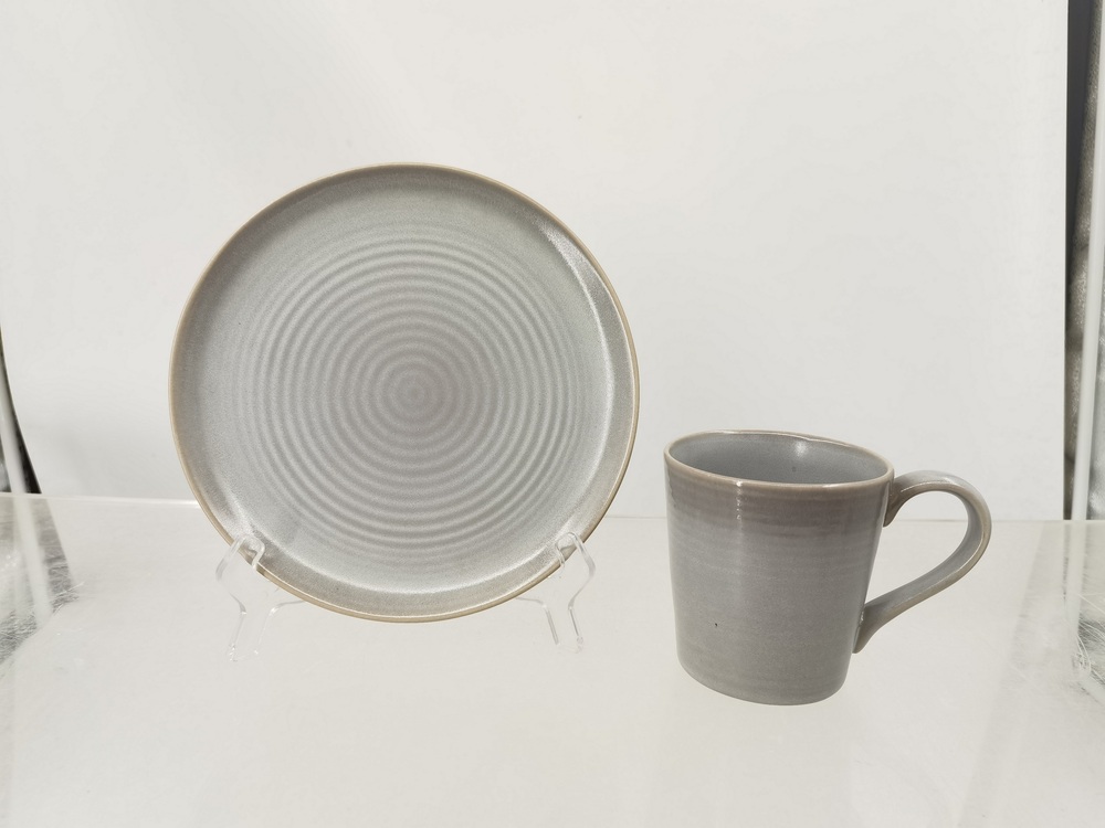 Dinnerware set