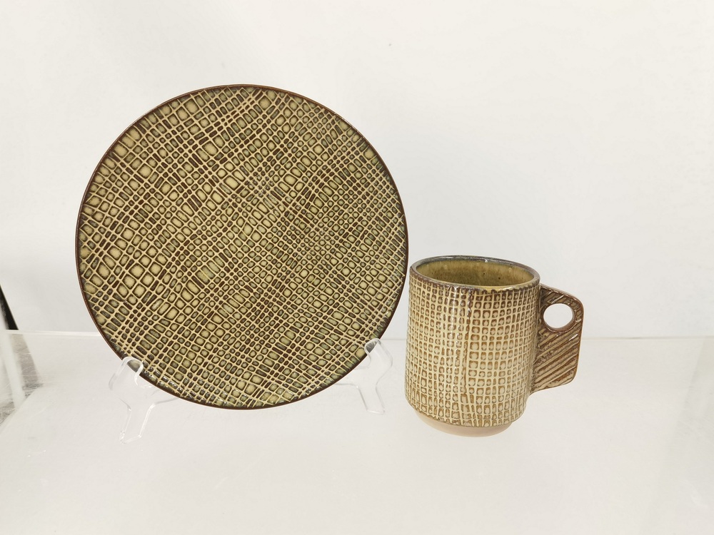 Dinnerware set