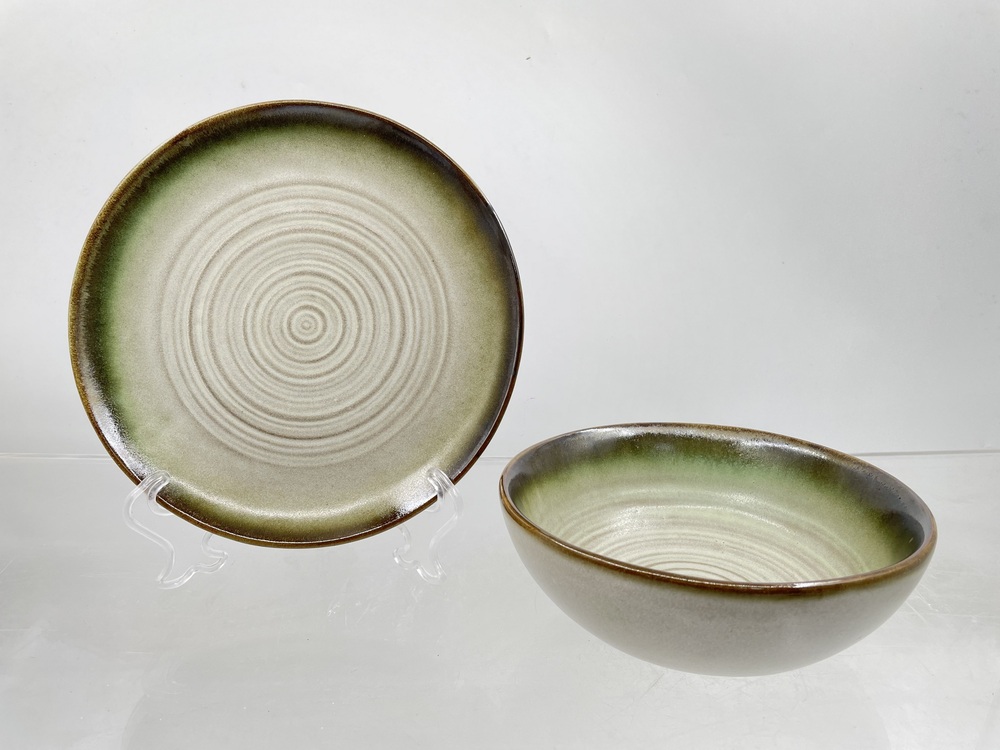 Dinnerware set