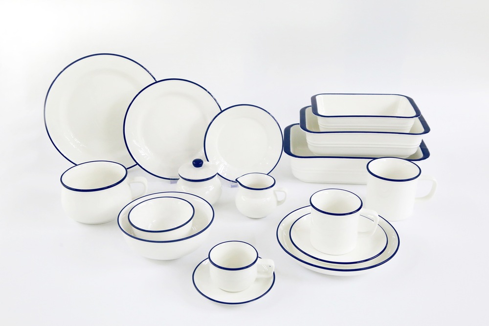 Dinnerware set