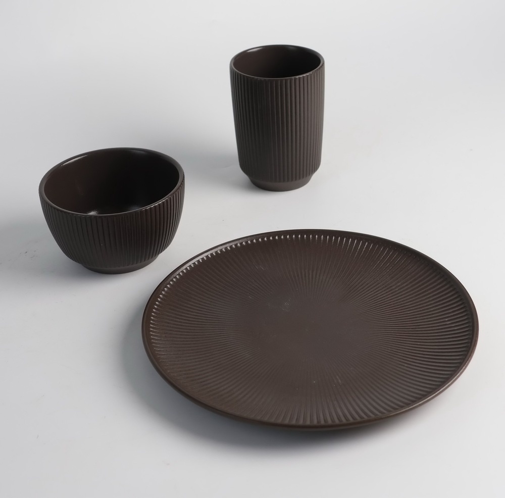 Dinnerware set