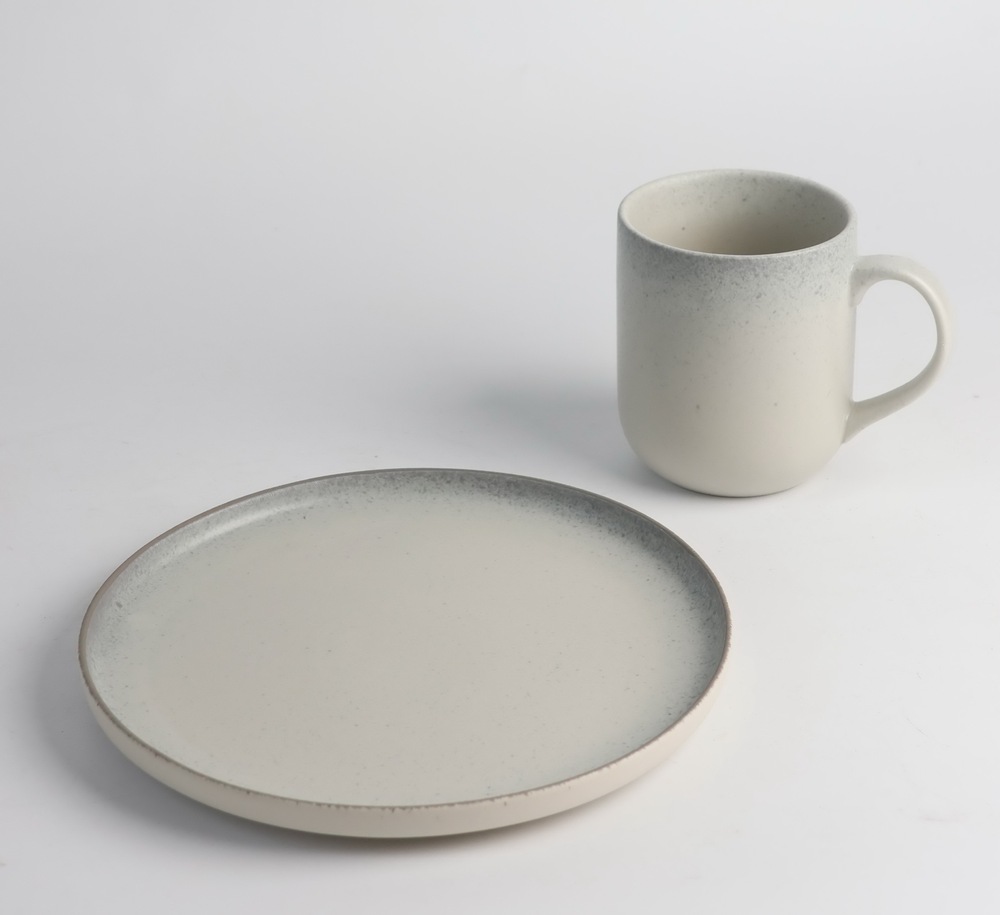 Dinnerware set
