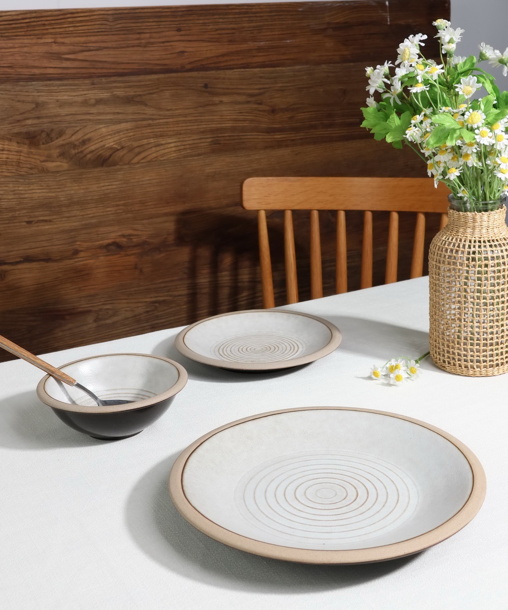 Dinnerware set