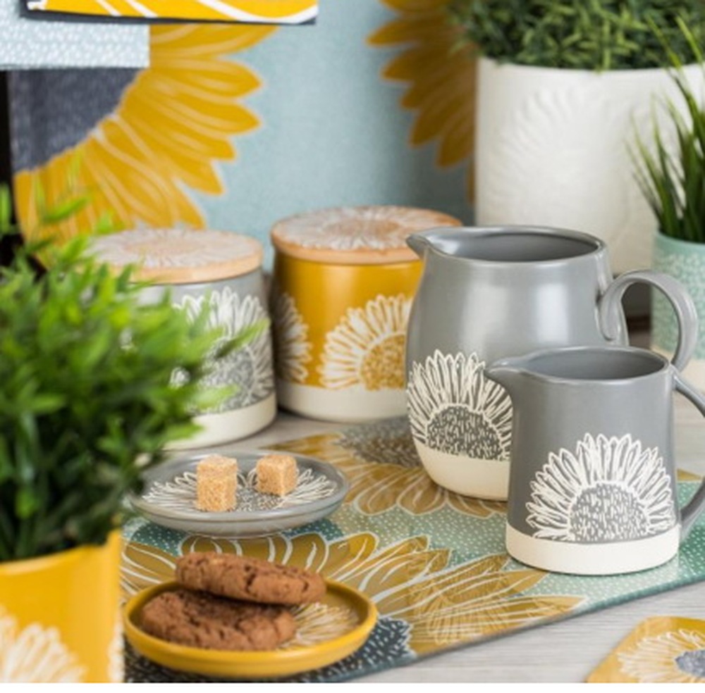 Dinnerware set