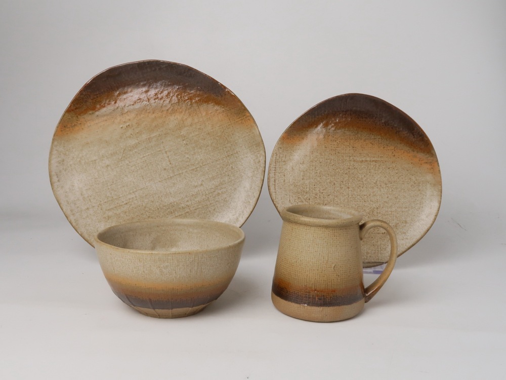 Dinnerware set