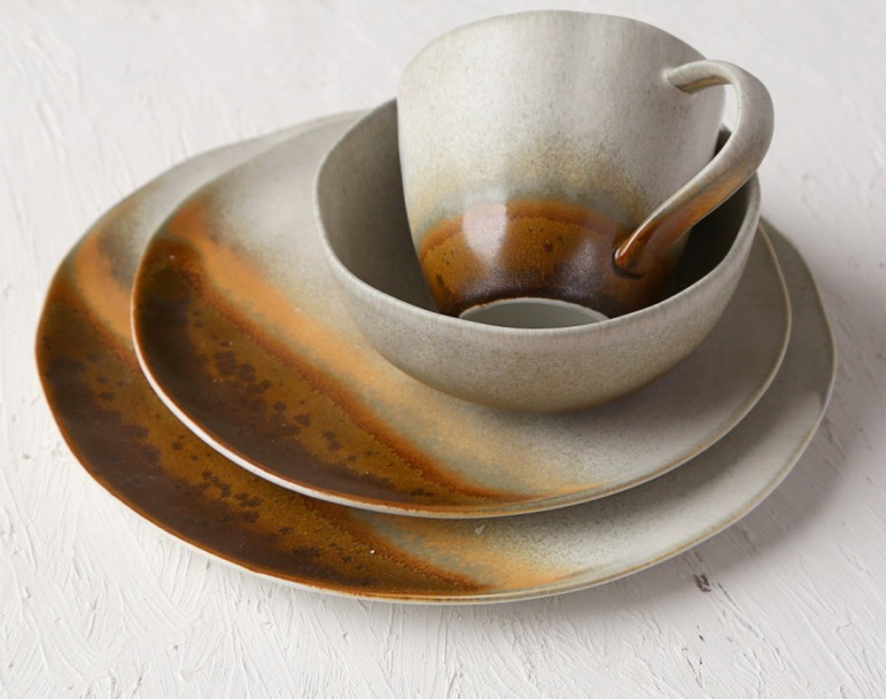 Dinnerware set
