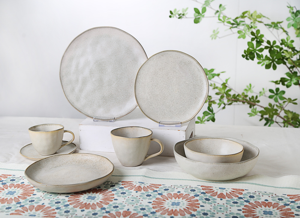 Dinnerware set
