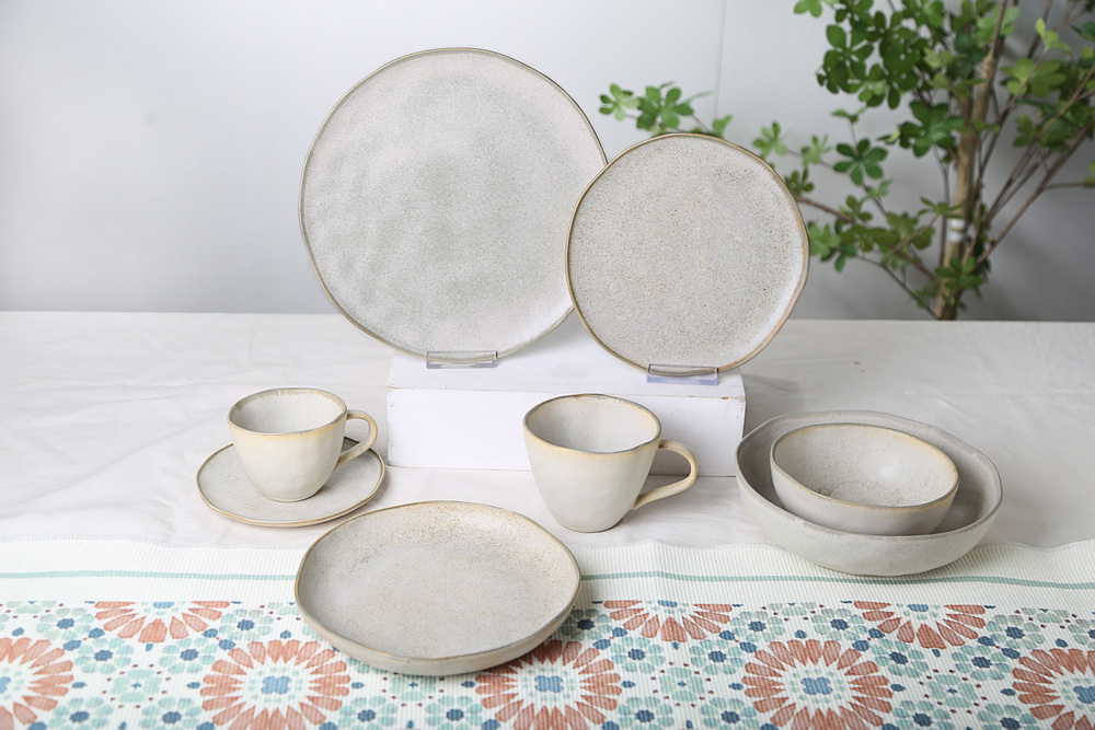 Dinnerware set