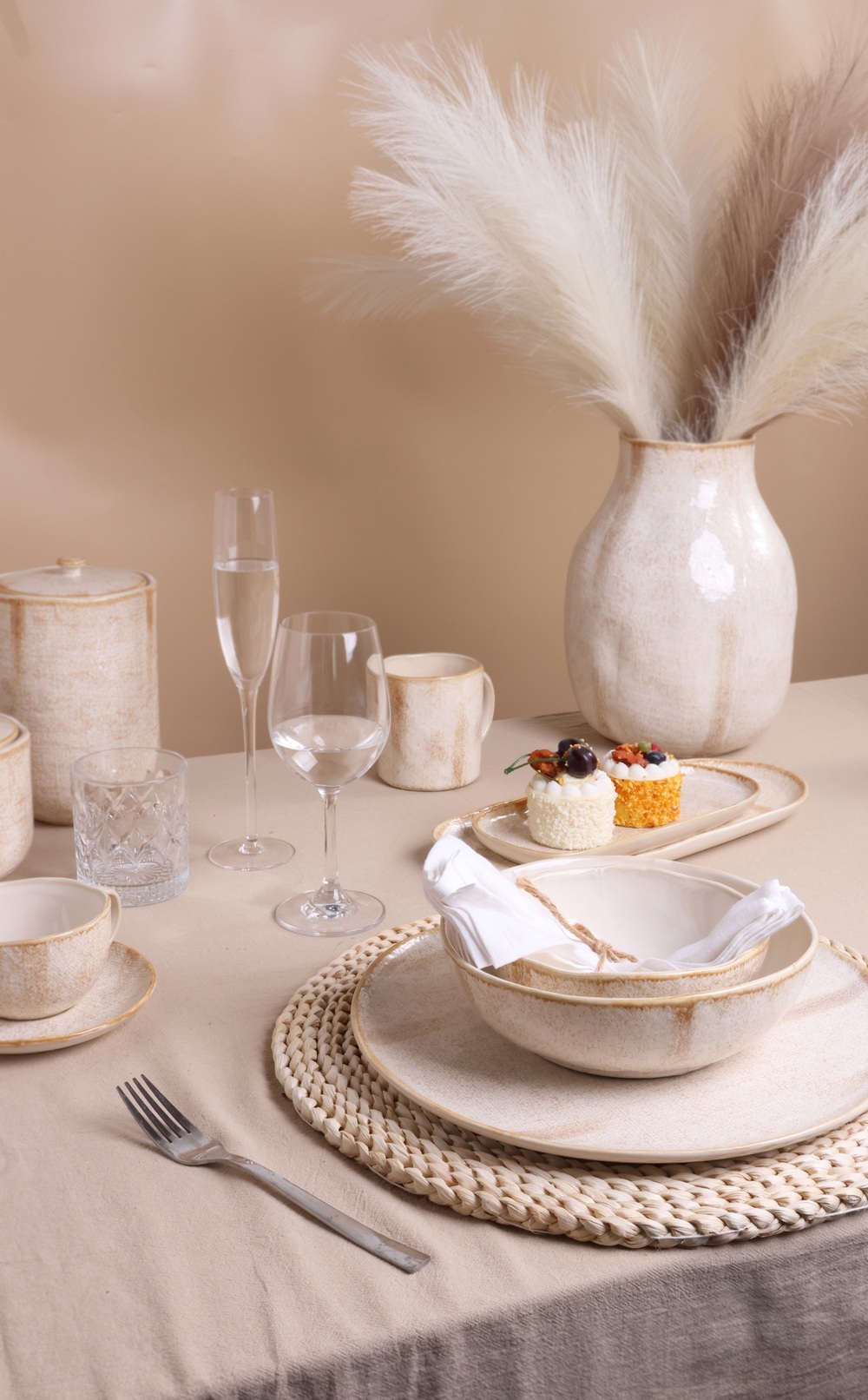 Dinnerware set