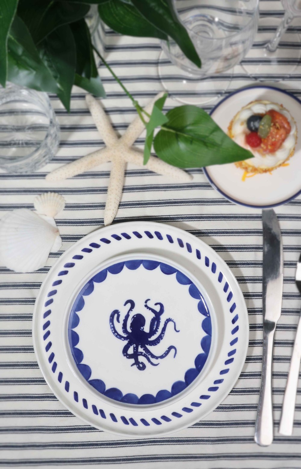 Dinnerware set