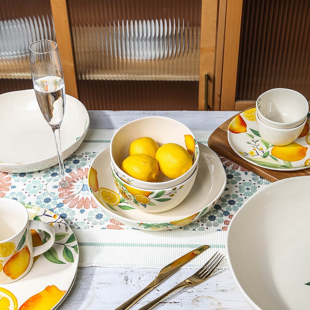 Dinnerware set