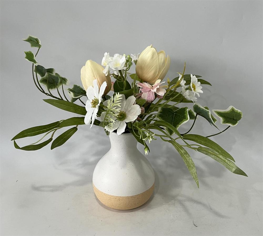 Botanical table decor